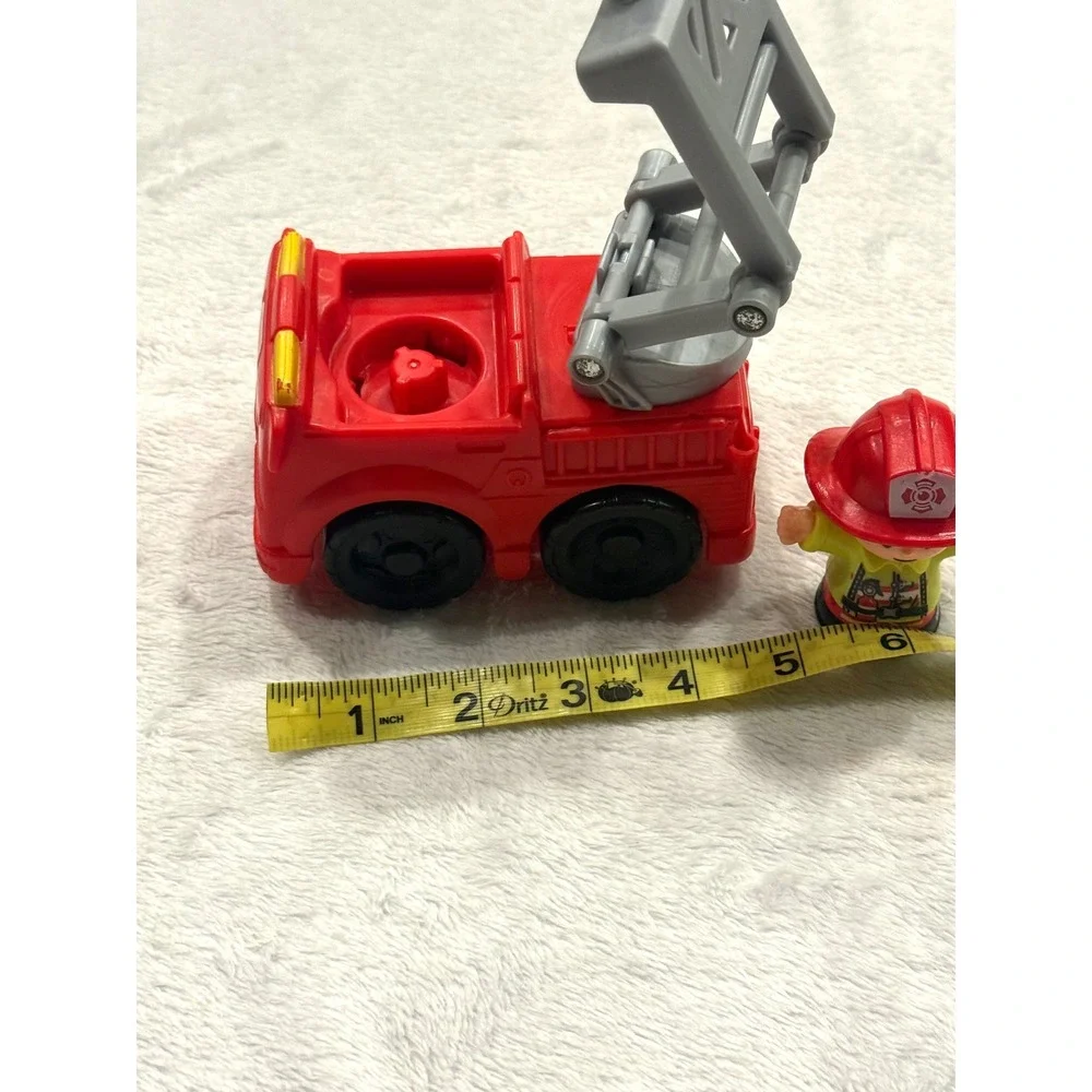 Fisher-Price Little People Fire Truck with Firefighter Erika Figure‎ Red Toy Set